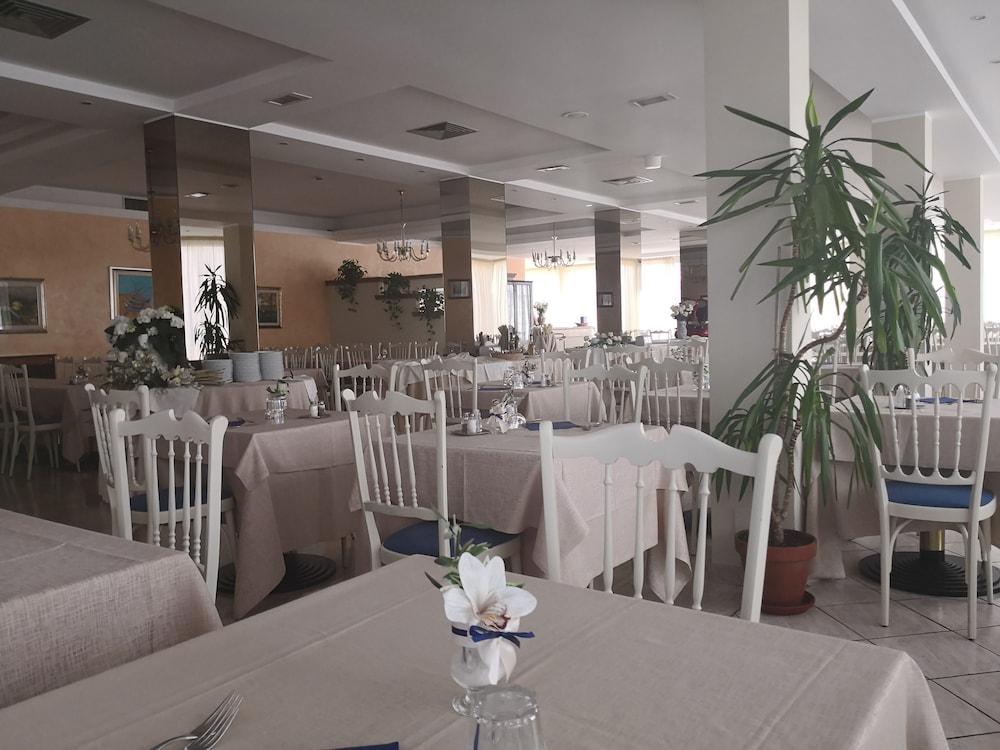 ריצ'יונה Hotel De Amicis מראה חיצוני תמונה
