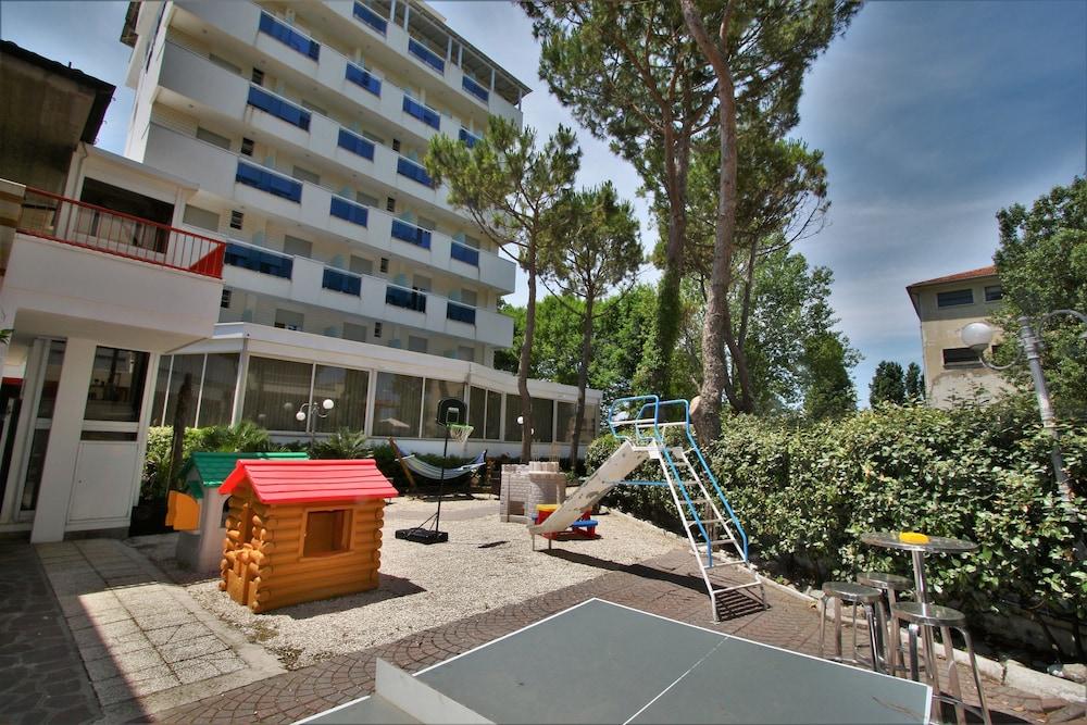 ריצ'יונה Hotel De Amicis מראה חיצוני תמונה