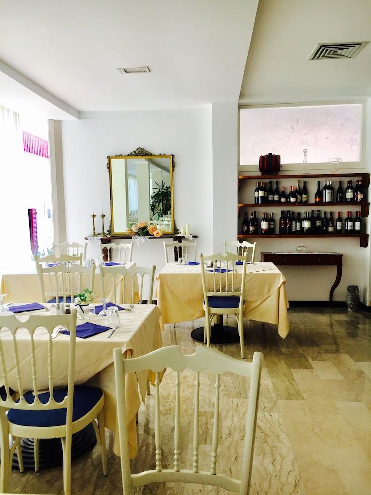 ריצ'יונה Hotel De Amicis מראה חיצוני תמונה