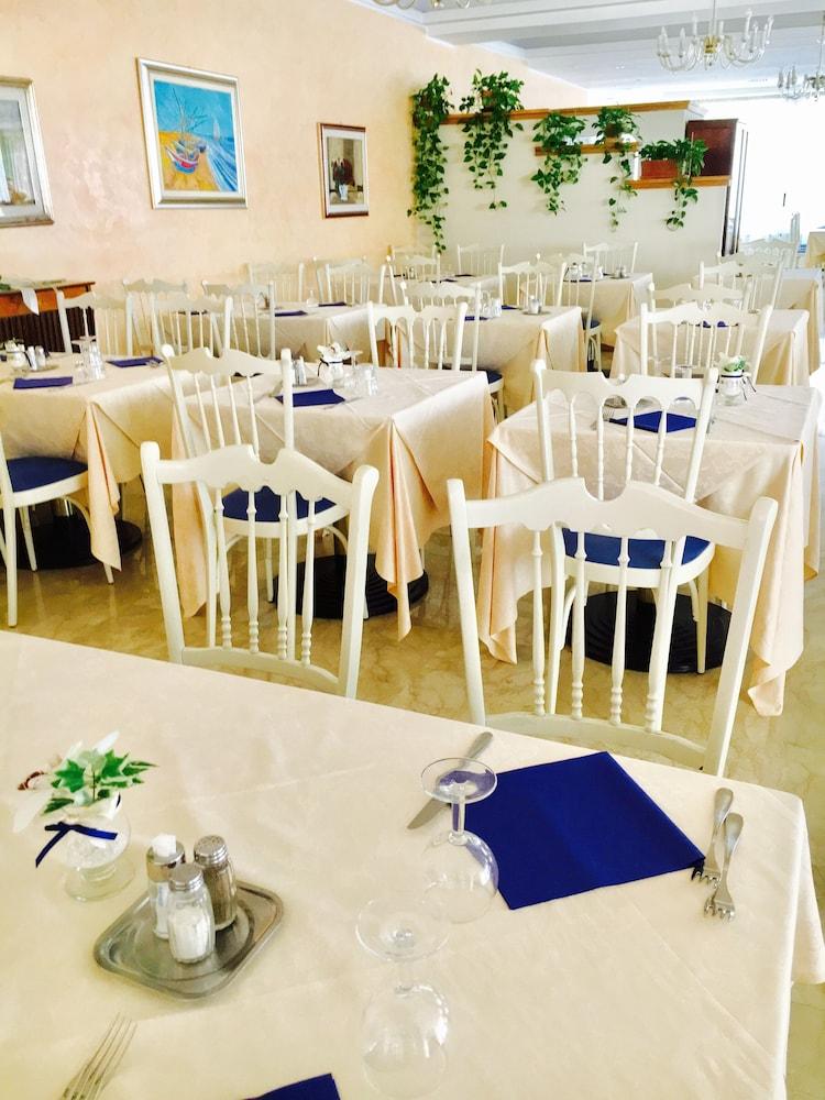 ריצ'יונה Hotel De Amicis מראה חיצוני תמונה