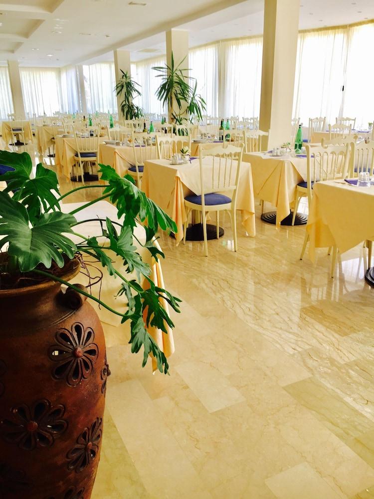 ריצ'יונה Hotel De Amicis מראה חיצוני תמונה