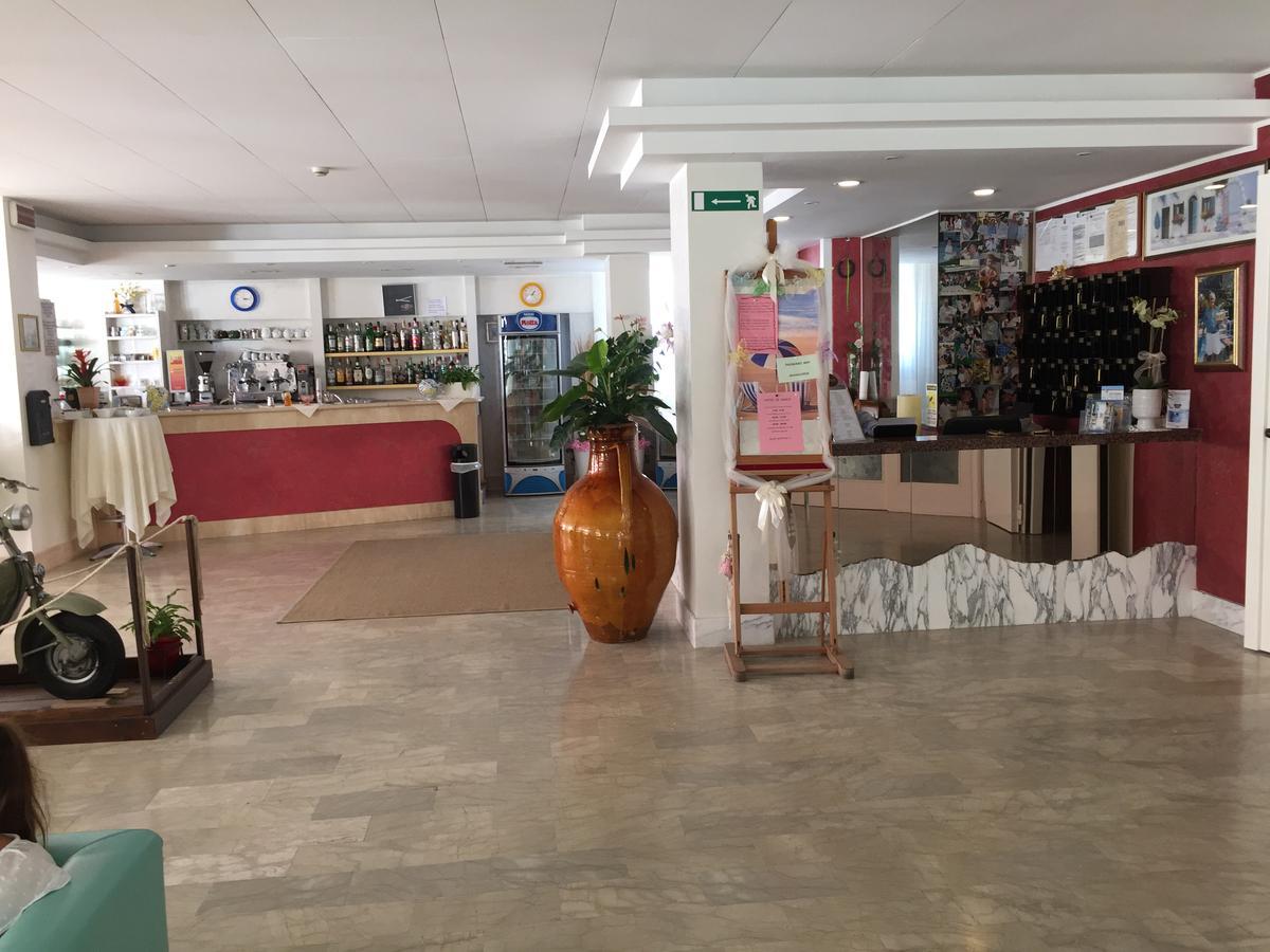 ריצ'יונה Hotel De Amicis מראה חיצוני תמונה