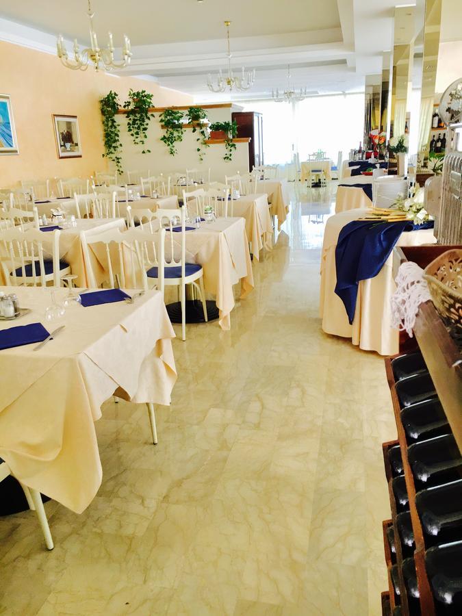 ריצ'יונה Hotel De Amicis מראה חיצוני תמונה