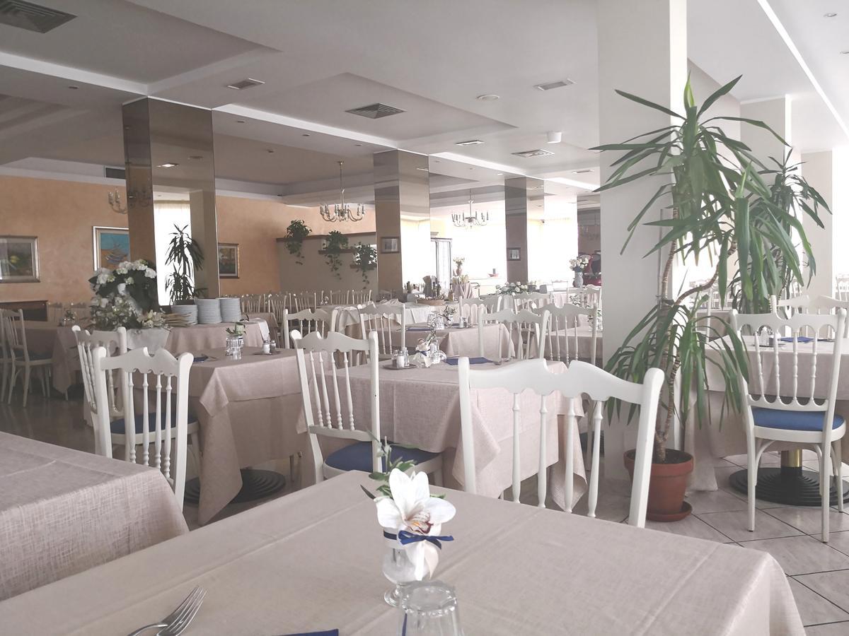 ריצ'יונה Hotel De Amicis מראה חיצוני תמונה