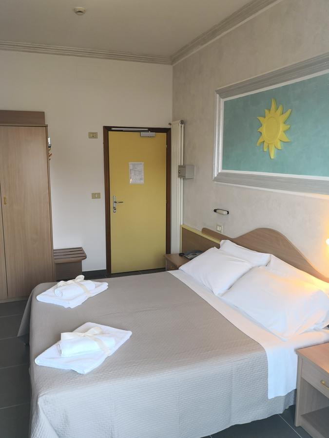 ריצ'יונה Hotel De Amicis מראה חיצוני תמונה