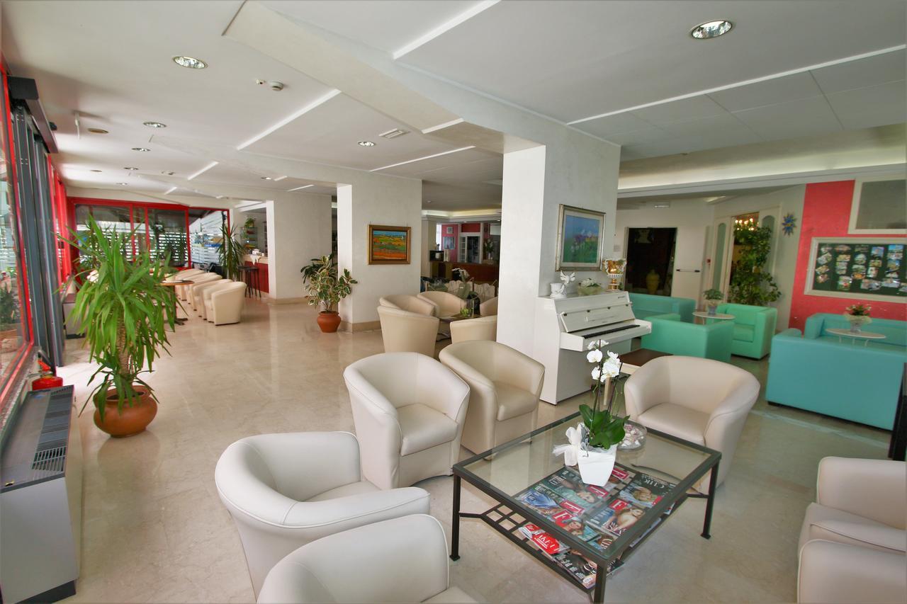 ריצ'יונה Hotel De Amicis מראה חיצוני תמונה