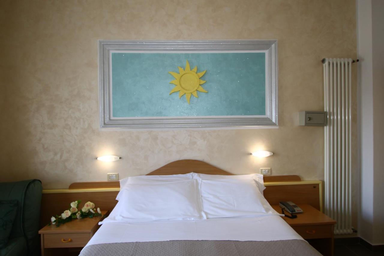 ריצ'יונה Hotel De Amicis מראה חיצוני תמונה