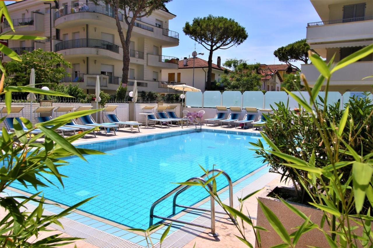 ריצ'יונה Hotel De Amicis מראה חיצוני תמונה