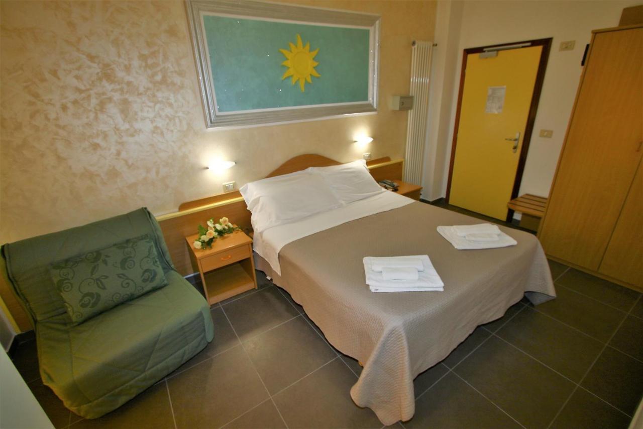 ריצ'יונה Hotel De Amicis מראה חיצוני תמונה