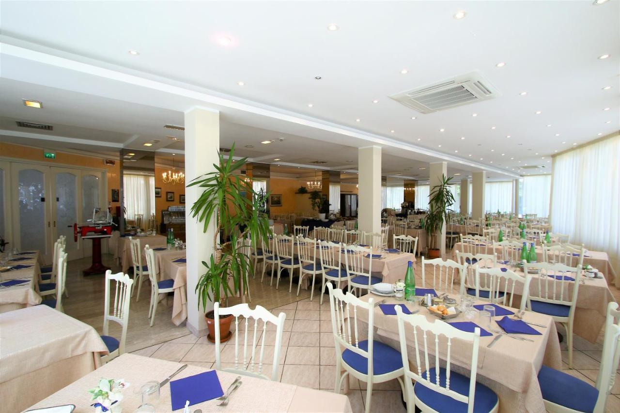 ריצ'יונה Hotel De Amicis מראה חיצוני תמונה